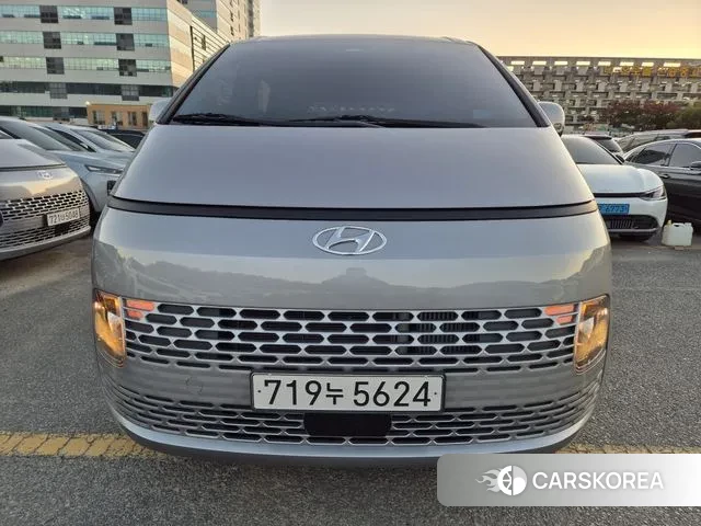 Hyundai Staria 2023 Серебристо-серый из Кореи