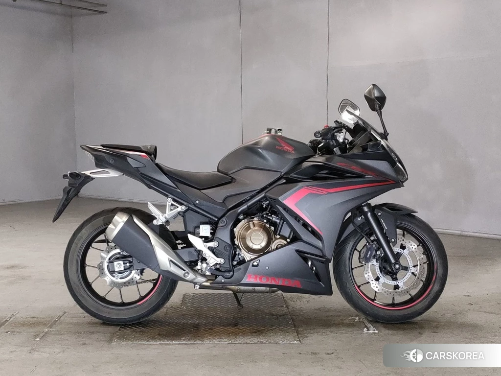 Проданный Honda CBR400R 2019 из Японии