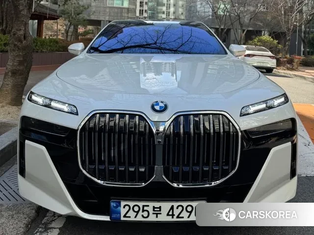 BMW 7 Series (G70) 2024 Белый из Кореи