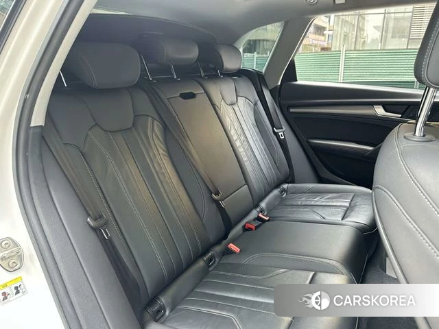 Audi Q5L 2021 Белый из Китая