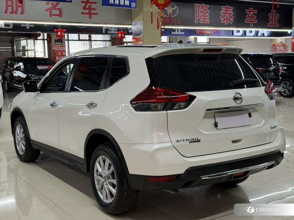 Nissan Qijun 2021 Белый из Китая