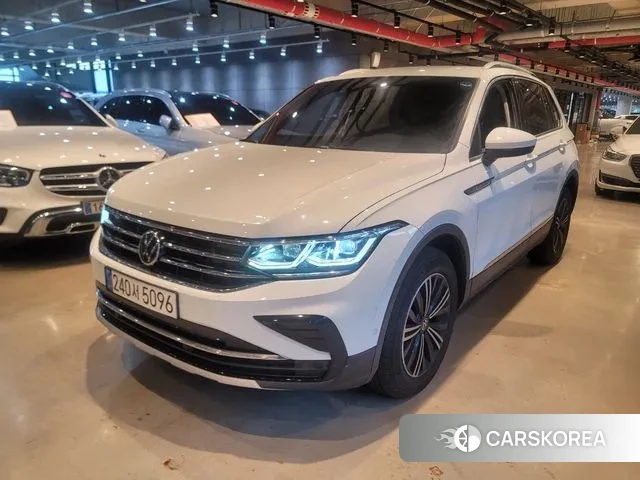 Volkswagen Tiguan second Generation 2021 Белый из Кореи