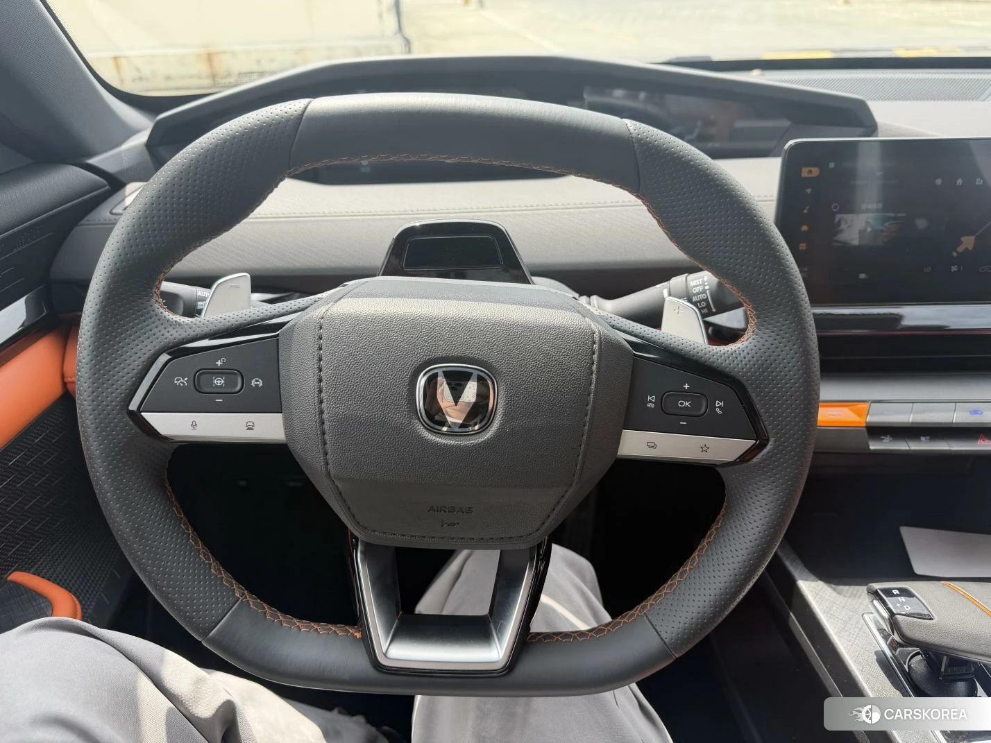 Chang'an UNI-V 2023 Темно-серый из Китая
