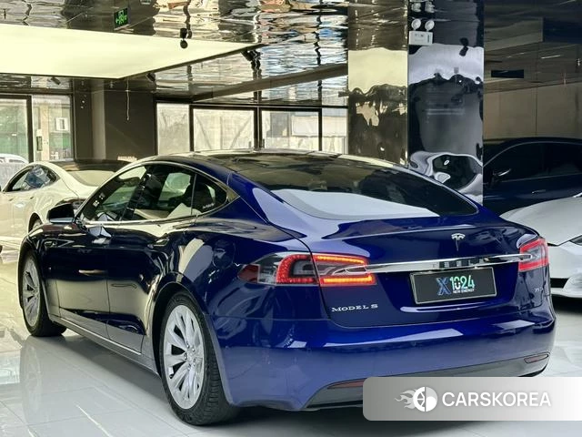 Tesla Model S 2018 Синий из Китая