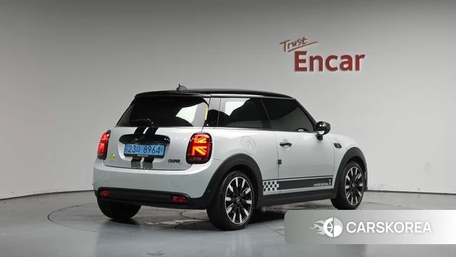 Mini Cooper Electric 2022 Серебристо-серый из Кореи