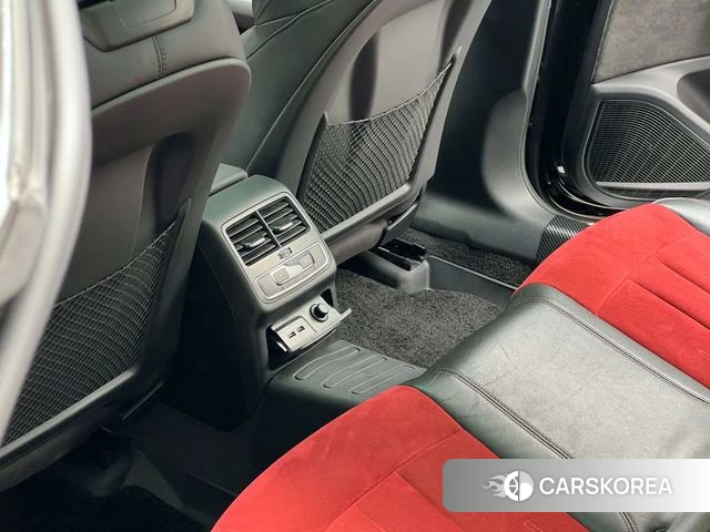 Audi A4L 2021 Черный из Китая