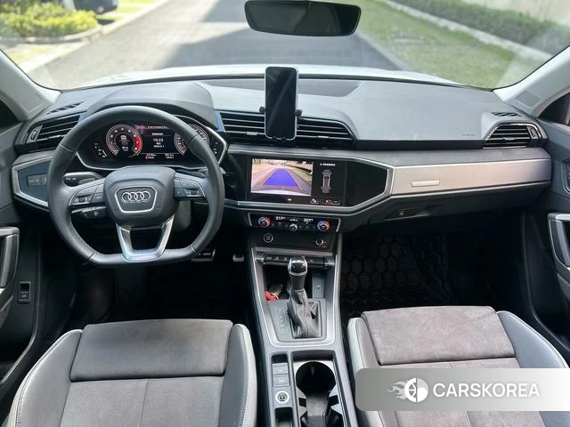 Audi Q3 2023 Белый из Китая