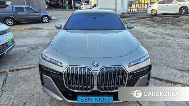 BMW i7 (G70) 2023 Серебряный из Кореи