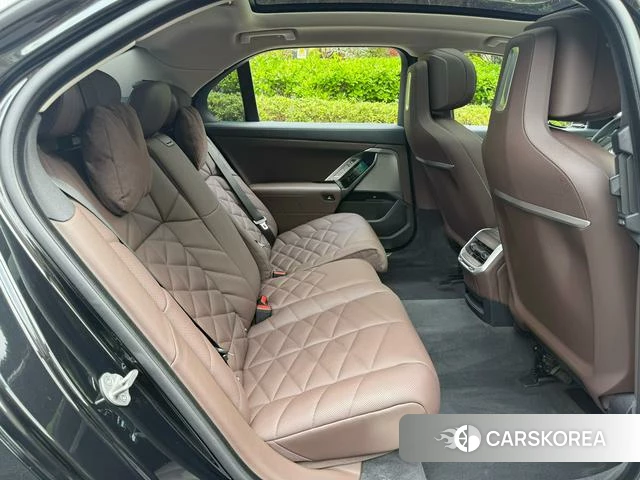 BMW 7 series 2024 Черный из Китая