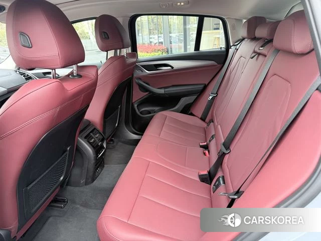BMW X4 2025 Серебристо-серый из Китая
