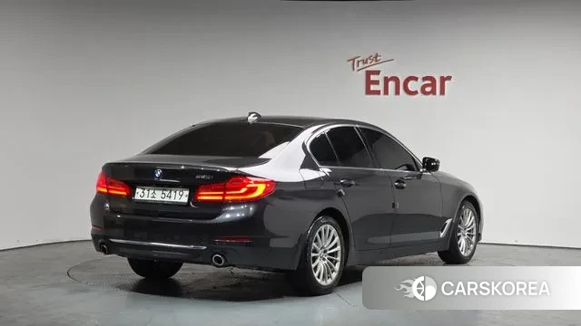 BMW 5 Series (G30) 2019 Черный из Кореи