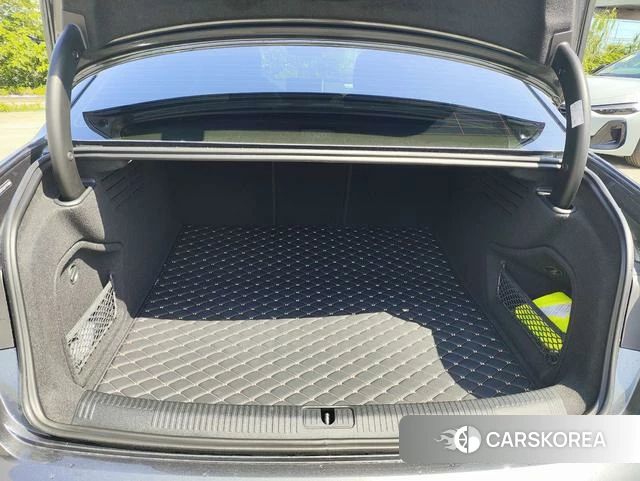 Audi A4L 2026 Темно-серый из Китая