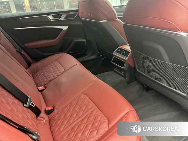 Audi A7L 2023 Черный из Китая