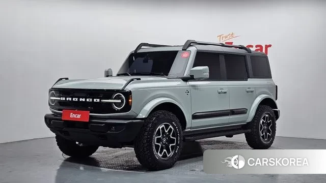 Ford Bronco 6th Generation 2023 Небесно-голубой из Кореи