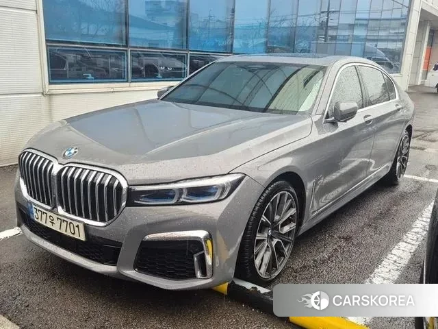 BMW 7 Series (G11) 2021 Серебристо-серый из Кореи