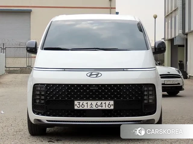 Hyundai Staria 2025 Белый из Кореи