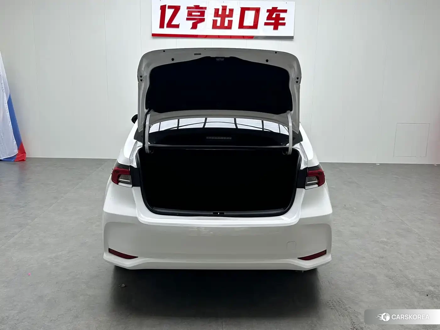 Toyota Corolla 2023 Белый из Китая