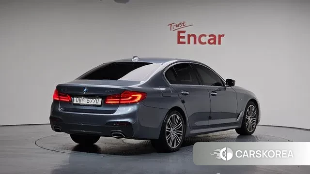 BMW 5 Series (G30) 2018 Светло-серебряный цвет из Кореи