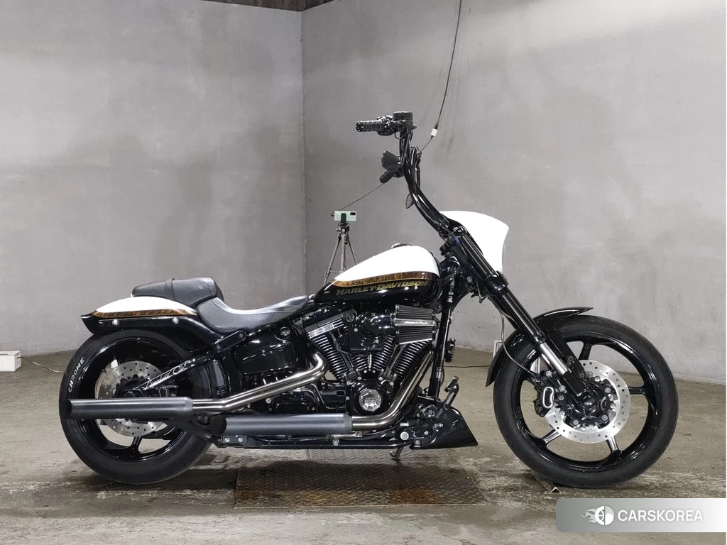 Проданный Harley-Davidson Softail Breakout FXSBSE CVO 2016 из Японии