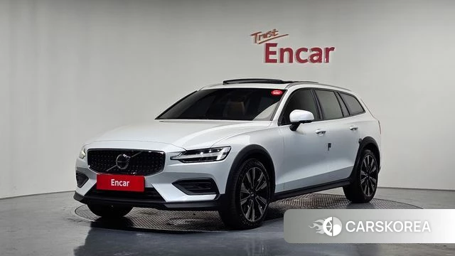 Volvo V60 Cross-Country 2nd Generation 2024 Белый из Кореи
