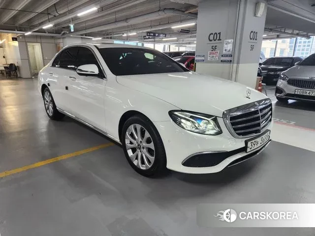Mercedes-Benz E-Class W213 2019 Белый из Кореи
