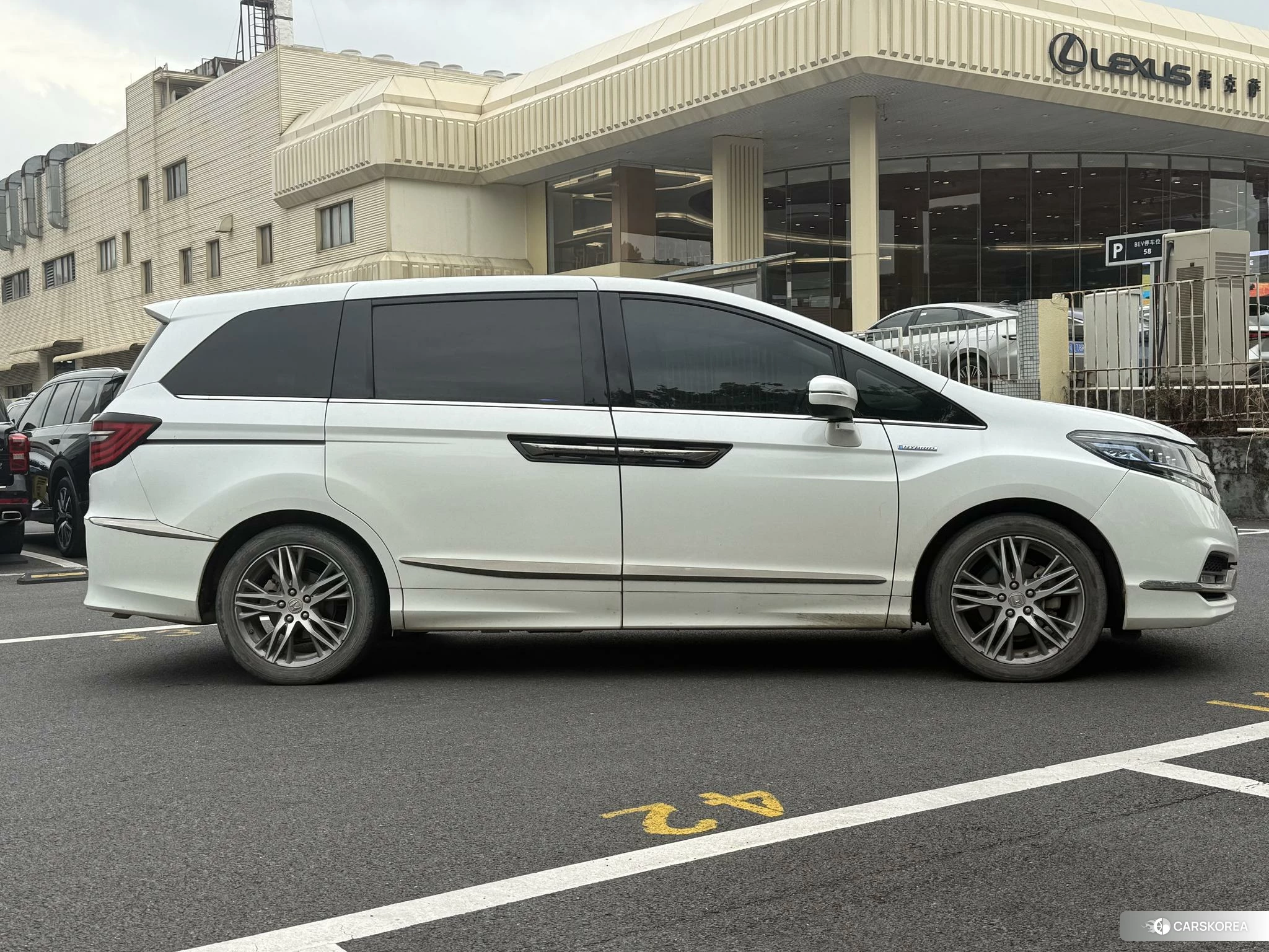 Honda Elysion 2019 Белый из Китая