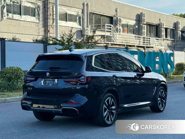 BMW iX3 2023 Черный из Китая