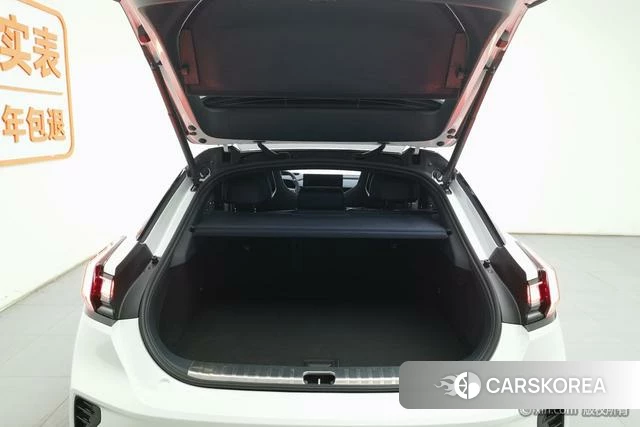 Extremely krypton ZEEKR 001 2025 Белый из Китая