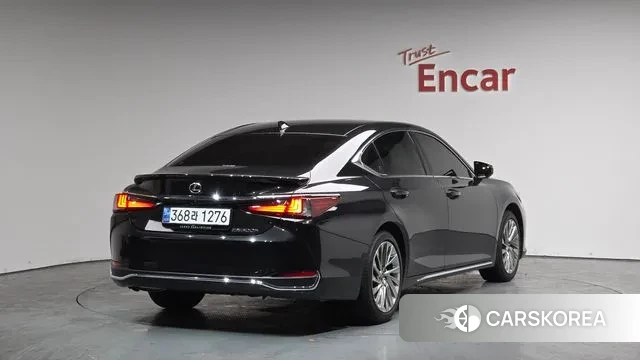 Lexus ES300h 7th generation 2025 Черный из Кореи