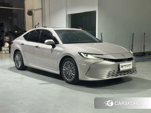 Toyota Camry 2024 Серебристо-серый из Китая