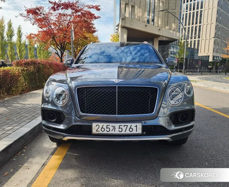 Bentley Bentayga 2019 Серебряный из Кореи