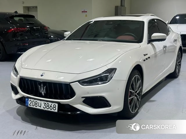 Maserati Ghibli 2023 Белый из Кореи