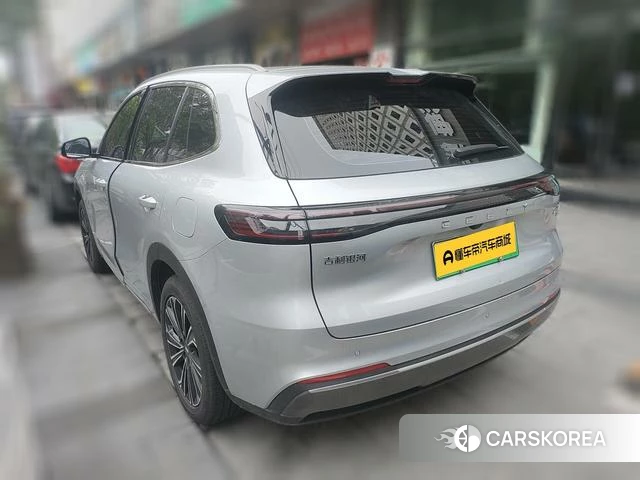 Geely Galaxy Galaxy Starship 7 EM-i 2025 Серебристо-серый из Китая