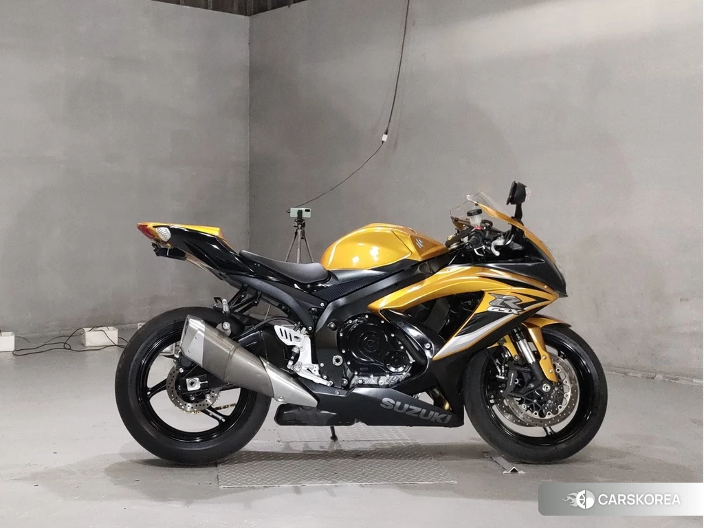 Проданный Suzuki GSX-R750 2011 из Японии, фото 2