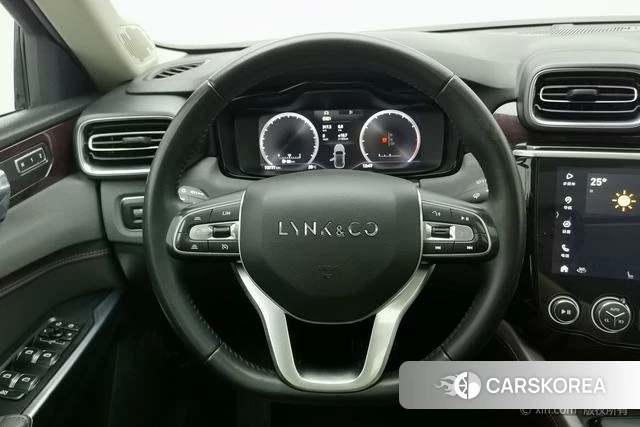 Lynk 02 2019 Фиолетовый из Китая