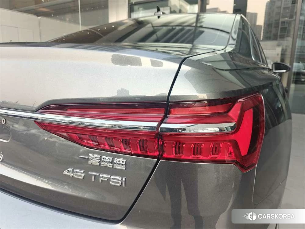 Audi A6L 2023 Темно-серый из Китая