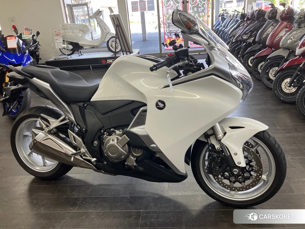 Проданный Honda VFR1200F 2010 из Японии