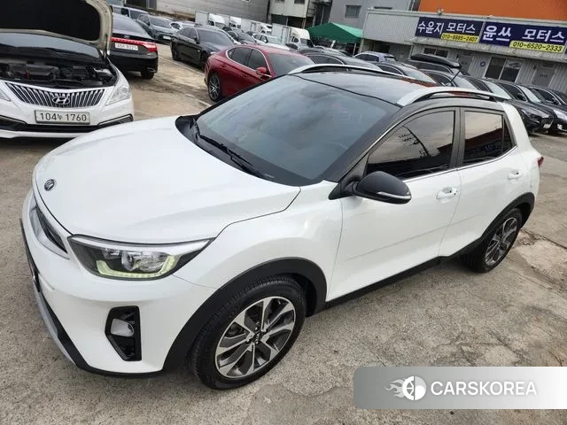 Kia Stonic 2018 Белый из Кореи