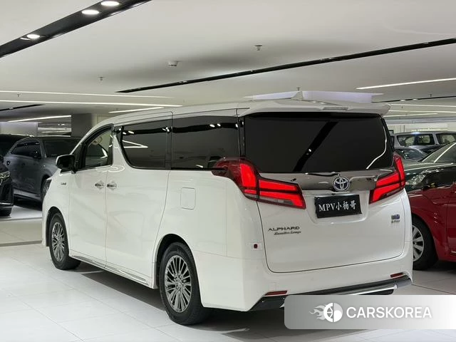 Toyota Elfa 2023 Белый из Китая