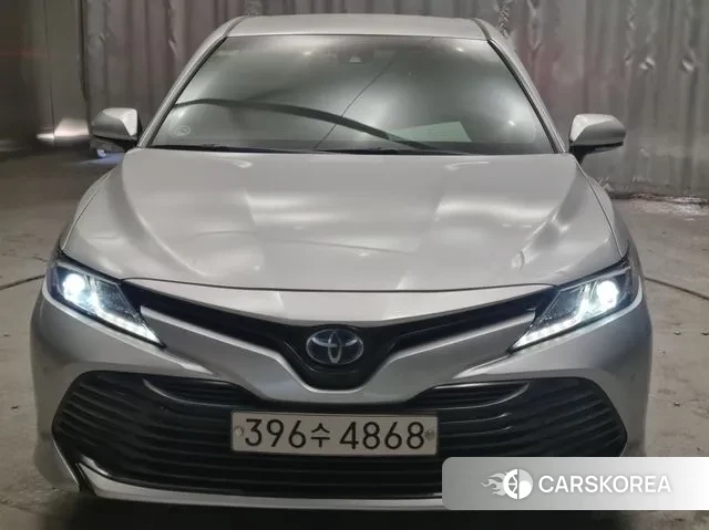 Toyota Camry (XV70) 2021 Серебряный из Кореи