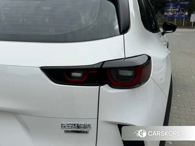 Mazda CX-50 line also 2023 Белый из Китая