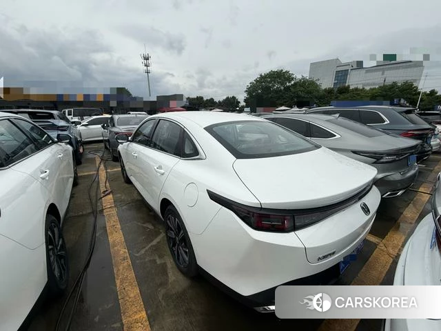 Chang'an Yidong 2026 Белый из Китая