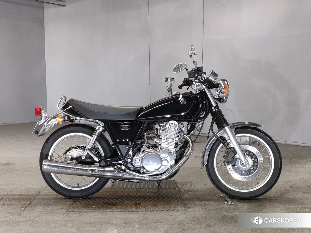 Проданный Yamaha SR 400 2017 из Японии