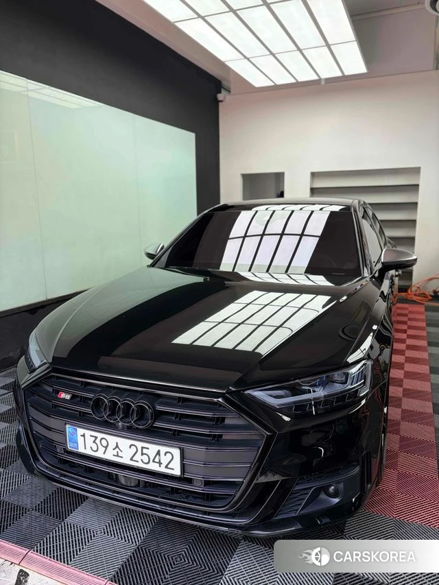 Audi S8 (D5) 2022 Черный из Кореи