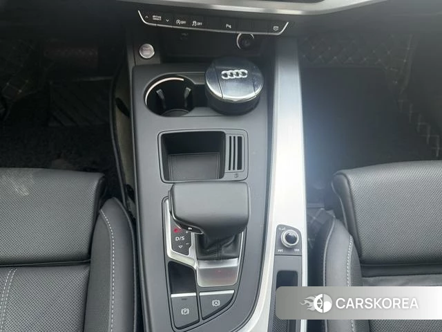 Audi A4L 2021 Темно-серый из Китая