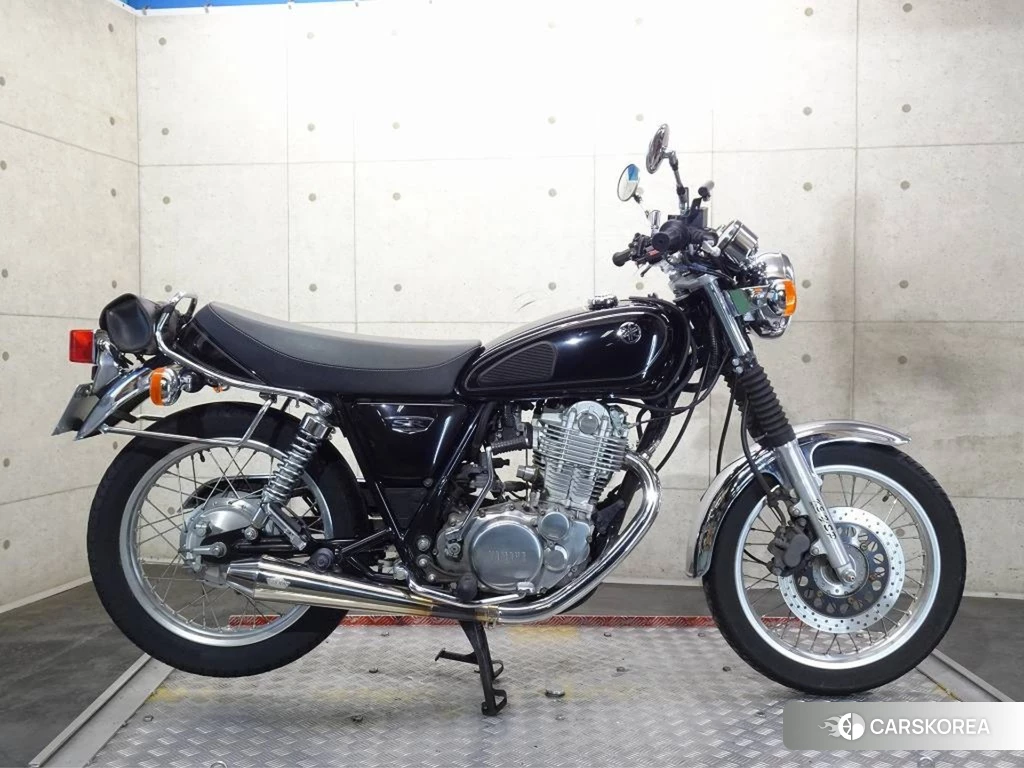 Проданный Yamaha SR 400 2017 из Японии, фото 2