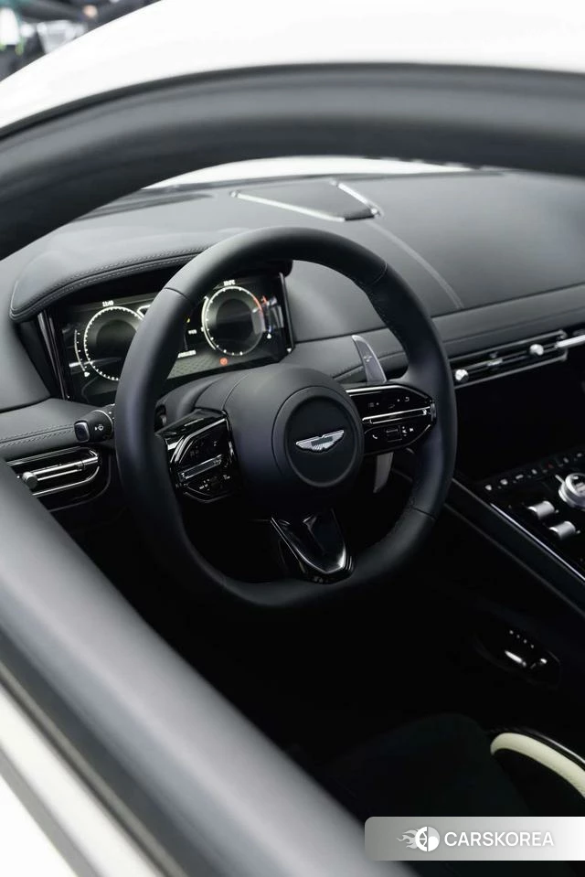 Aston Martin DB12 2024 Белый из Китая