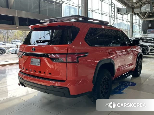 Toyota Sequoia 2023 Красный из Китая