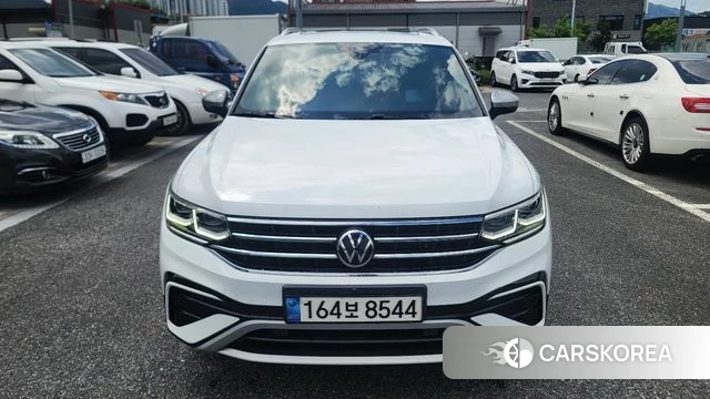 Volkswagen Tiguan Allspace 2023 Белый из Кореи