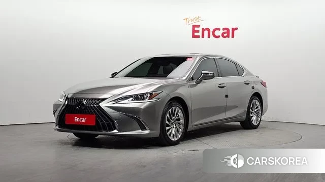 Lexus ES300h 7th generation 2023 Серебряный из Кореи